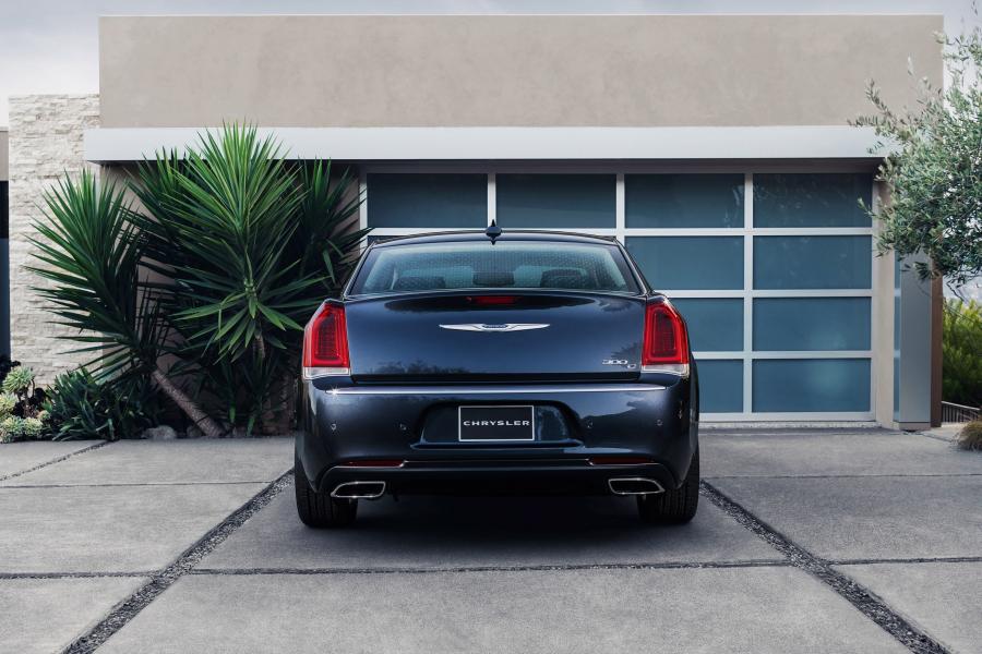 Chrysler 300C Platinum 2015 года  (фото 6 из 47)